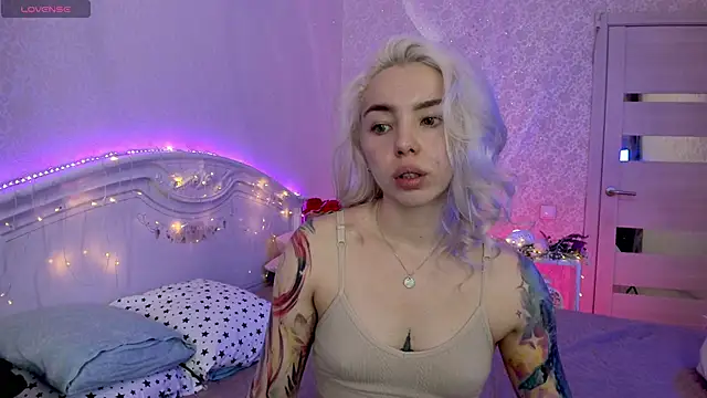 LillyMoure  online show from 23, 9, 2025