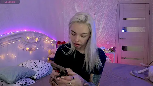 LillyMoure  online show from 26, 9, 2025