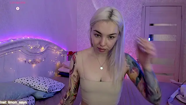 LillyMoure  online show from 4, 10, 2025