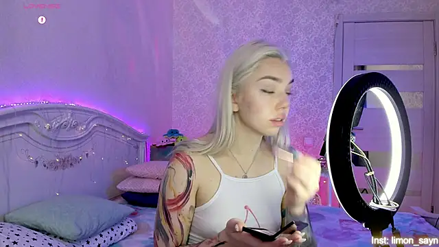 LillyMoure  online show from 25, 10, 2025