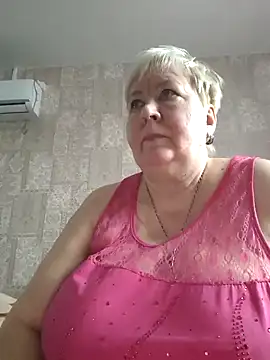 Snapshot of EffectFiona chatting on 2, 2, 2025 EffectFiona online show from 2, 2, 2025