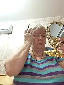 Snapshot of EffectFiona chatting on 4, 2, 2025 EffectFiona online show from 4, 2, 2025