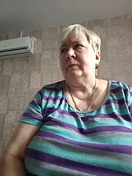 Snapshot of EffectFiona chatting on 7, 2, 2025 EffectFiona online show from 7, 2, 2025