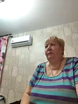 Snapshot of EffectFiona chatting on 7, 2, 2025 EffectFiona online show from 7, 2, 2025