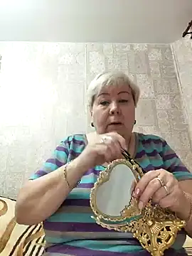 Snapshot of EffectFiona chatting on 8, 2, 2025 EffectFiona online show from 8, 2, 2025