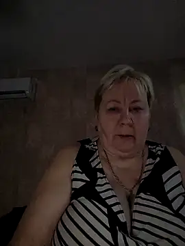 Snapshot of EffectFiona chatting on 10, 2, 2025 EffectFiona online show from 10, 2, 2025