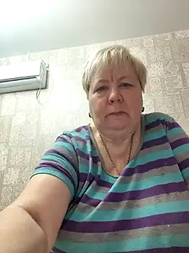 Snapshot of EffectFiona chatting on 10, 2, 2025 EffectFiona online show from 10, 2, 2025