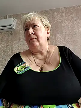 Snapshot of EffectFiona chatting on 22, 2, 2025 EffectFiona online show from 22, 2, 2025