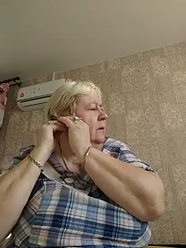 Snapshot of EffectFiona chatting on 2, 3, 2025 EffectFiona online show from 2, 3, 2025