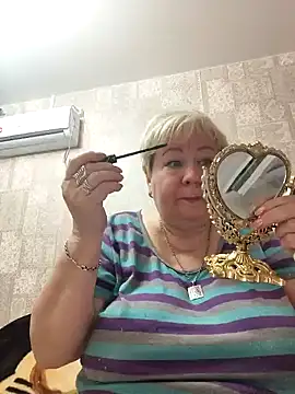 Snapshot of EffectFiona chatting on 4, 3, 2025 EffectFiona online show from 4, 3, 2025