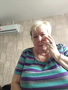 Snapshot of EffectFiona chatting on 6, 3, 2025 EffectFiona online show from 6, 3, 2025