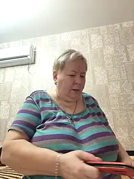 Snapshot of EffectFiona chatting on 10, 3, 2025 EffectFiona online show from 10, 3, 2025