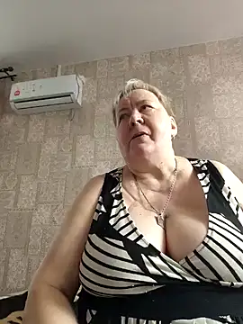 Snapshot of EffectFiona chatting on 12, 3, 2025 EffectFiona online show from 12, 3, 2025