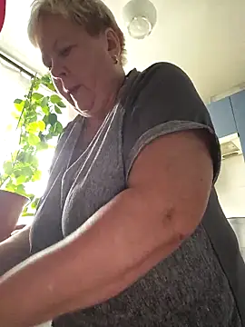 Snapshot of EffectFiona chatting on 10, 9, 2025 EffectFiona online show from 10, 9, 2025