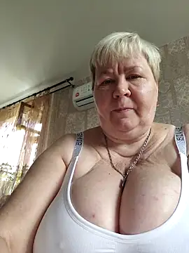 Snapshot of EffectFiona chatting on 15, 9, 2025 EffectFiona online show from 15, 9, 2025