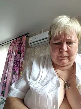 Snapshot of EffectFiona chatting on 22, 9, 2025 EffectFiona online show from 22, 9, 2025