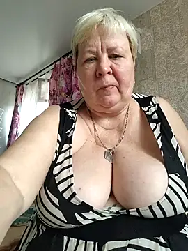 Snapshot of EffectFiona chatting on 2, 10, 2025 EffectFiona online show from 2, 10, 2025