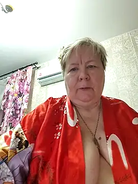 Snapshot of EffectFiona chatting on 9, 10, 2025 EffectFiona online show from 9, 10, 2025