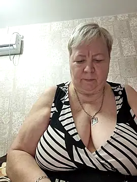 Snapshot of EffectFiona chatting on 2, 11, 2025 EffectFiona online show from 2, 11, 2025