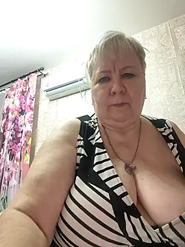 Snapshot of EffectFiona chatting on 3, 11, 2025 EffectFiona online show from 3, 11, 2025