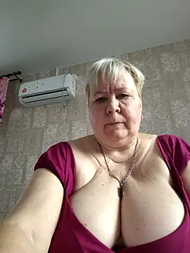 Snapshot of EffectFiona chatting on 11, 11, 2025 EffectFiona online show from 11, 11, 2025