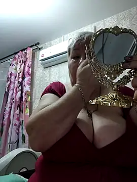 Snapshot of EffectFiona chatting on 11, 11, 2025 EffectFiona online show from 11, 11, 2025