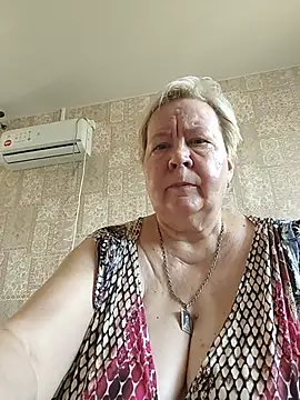 Snapshot of EffectFiona chatting on 9, 7, 2026 EffectFiona online show from 9, 7, 2026