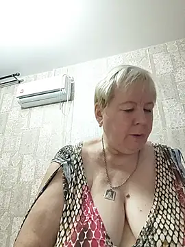Snapshot of EffectFiona chatting on 11, 7, 2026 EffectFiona online show from 11, 7, 2026