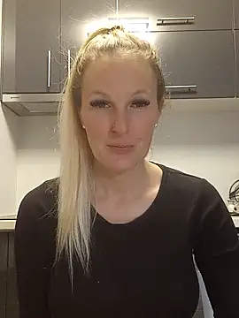 Snapshot of MaviePearl chatting on 24, 1, 2025 MaviePearl online show from 24, 1, 2025