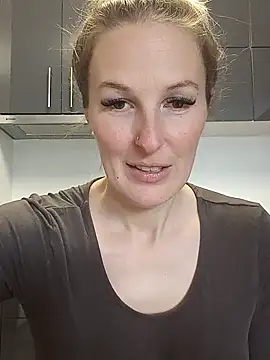 Snapshot of MaviePearl chatting on 27, 2, 2025 MaviePearl online show from 27, 2, 2025