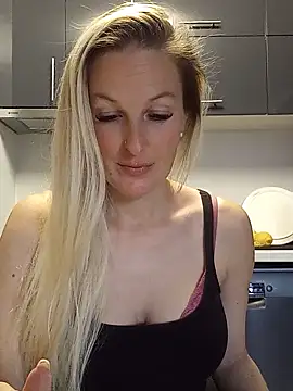 Snapshot of MaviePearl chatting on 19, 3, 2025 MaviePearl online show from 19, 3, 2025