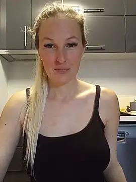 Snapshot of MaviePearl chatting on 21, 3, 2025 MaviePearl online show from 21, 3, 2025