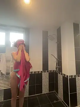 Snapshot of MaviePearl chatting on 16, 10, 2025 MaviePearl online show from 16, 10, 2025