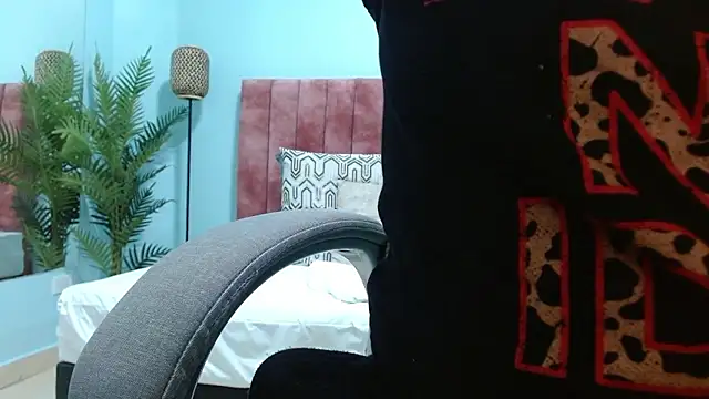 Snapshot of sophia_hadid chatting on 8, 1, 2026 sophia hadid online show from 8, 1, 2026