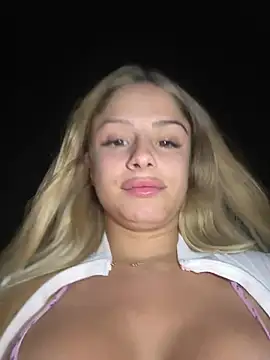 Snapshot of BritneyDimond chatting on 17, 12, 2024 BritneyDimond online show from 17, 12, 2024