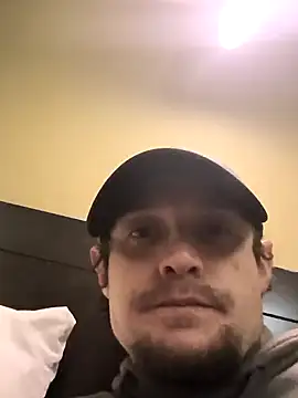 Snapshot of Midwestalpha chatting on 6, 3, 2025 Midwestalpha online show from 6, 3, 2025