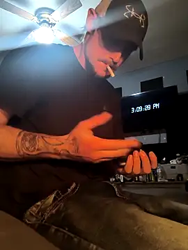 Snapshot of Midwestalpha chatting on 17, 12, 2025 Midwestalpha online show from 17, 12, 2025