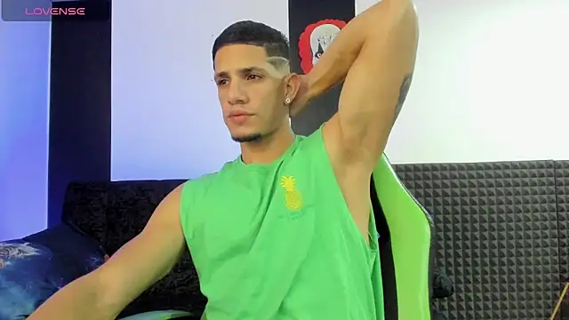 Snapshot of jhonnysnow17 chatting on 4, 2, 2025 jhonnysnow17 online show from 4, 2, 2025