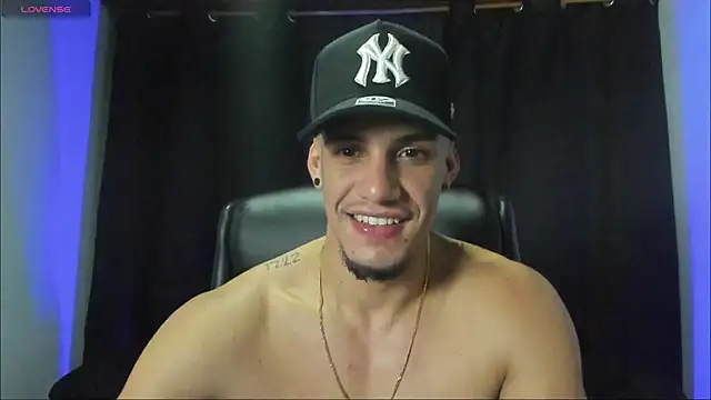 Snapshot of jhonnysnow17 chatting on 12, 9, 2025 jhonnysnow17 online show from 12, 9, 2025