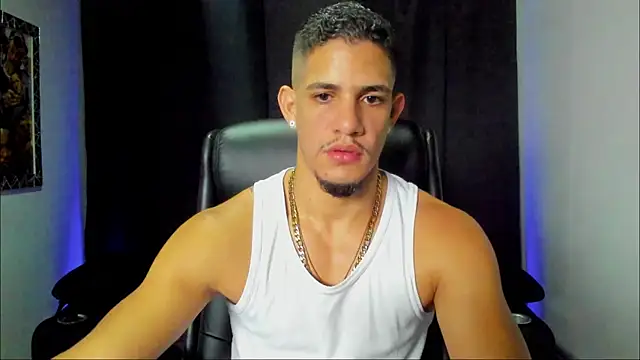 Snapshot of jhonnysnow17 chatting on 21, 10, 2025 jhonnysnow17 online show from 21, 10, 2025