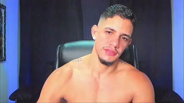 Snapshot of jhonnysnow17 chatting on 13, 11, 2025 jhonnysnow17 online show from 13, 11, 2025