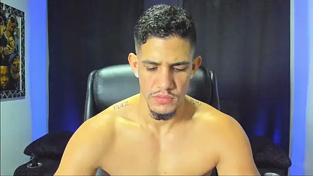 Snapshot of jhonnysnow17 chatting on 21, 11, 2025 jhonnysnow17 online show from 21, 11, 2025