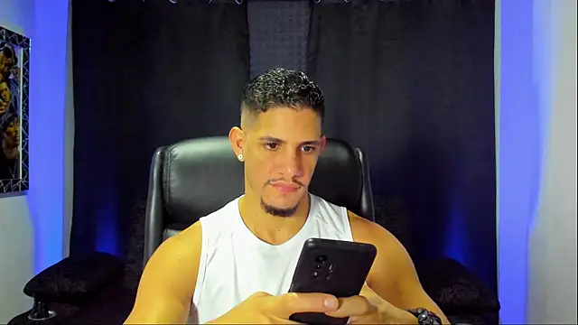 Snapshot of jhonnysnow17 chatting on 28, 11, 2025 jhonnysnow17 online show from 28, 11, 2025