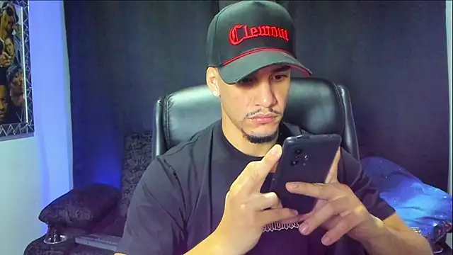 Snapshot of jhonnysnow17 chatting on 30, 11, 2025 jhonnysnow17 online show from 30, 11, 2025