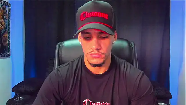 Snapshot of jhonnysnow17 chatting on 30, 11, 2025 jhonnysnow17 online show from 30, 11, 2025