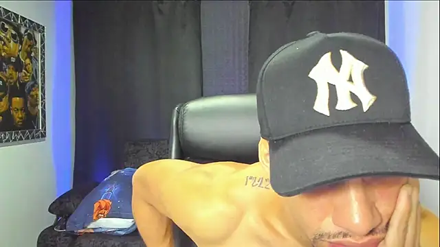 Snapshot of jhonnysnow17 chatting on 18, 12, 2025 jhonnysnow17 online show from 18, 12, 2025