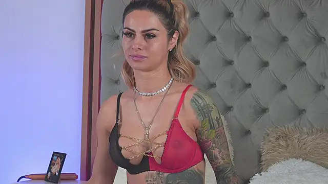 TiffanyMaze online show from 16, 4, 2026