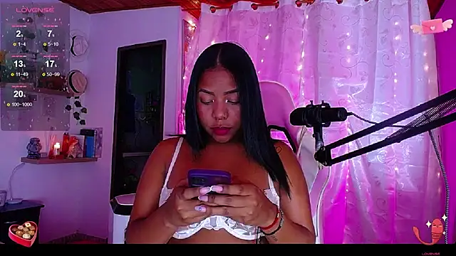 Snapshot of samanthaabloom chatting on 11, 2, 2025 samanthaabloom online show from 11, 2, 2025