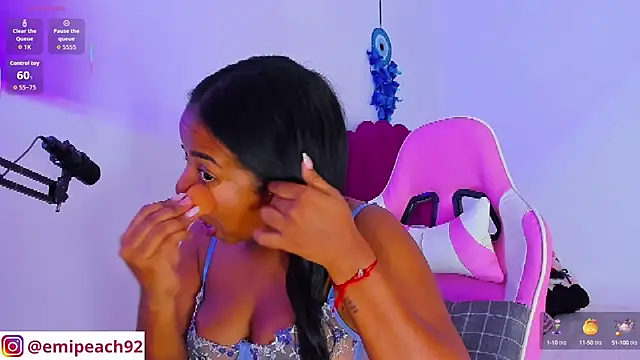 Snapshot of samanthaabloom chatting on 23, 10, 2025 samanthaabloom online show from 23, 10, 2025