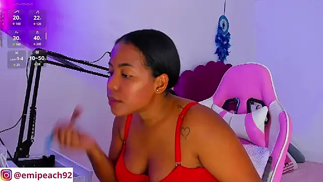 Snapshot of samanthaabloom chatting on 12, 11, 2025 samanthaabloom online show from 12, 11, 2025